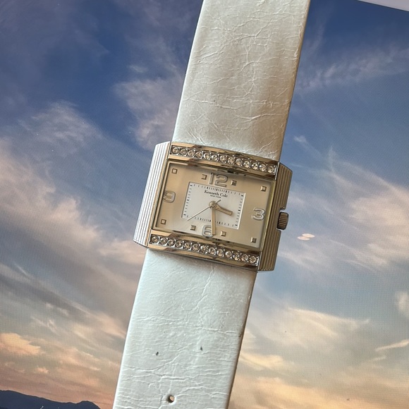 Kenneth Cole Big & Chunky Watch - Picture 2 of 14